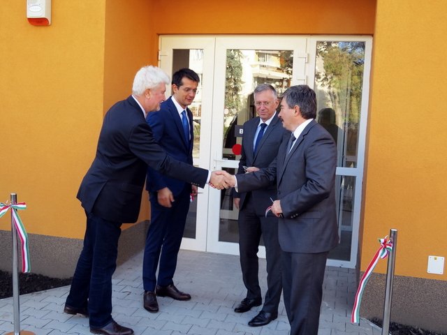 Átadták a felújított felnőtt háziorvosi rendelőt 32